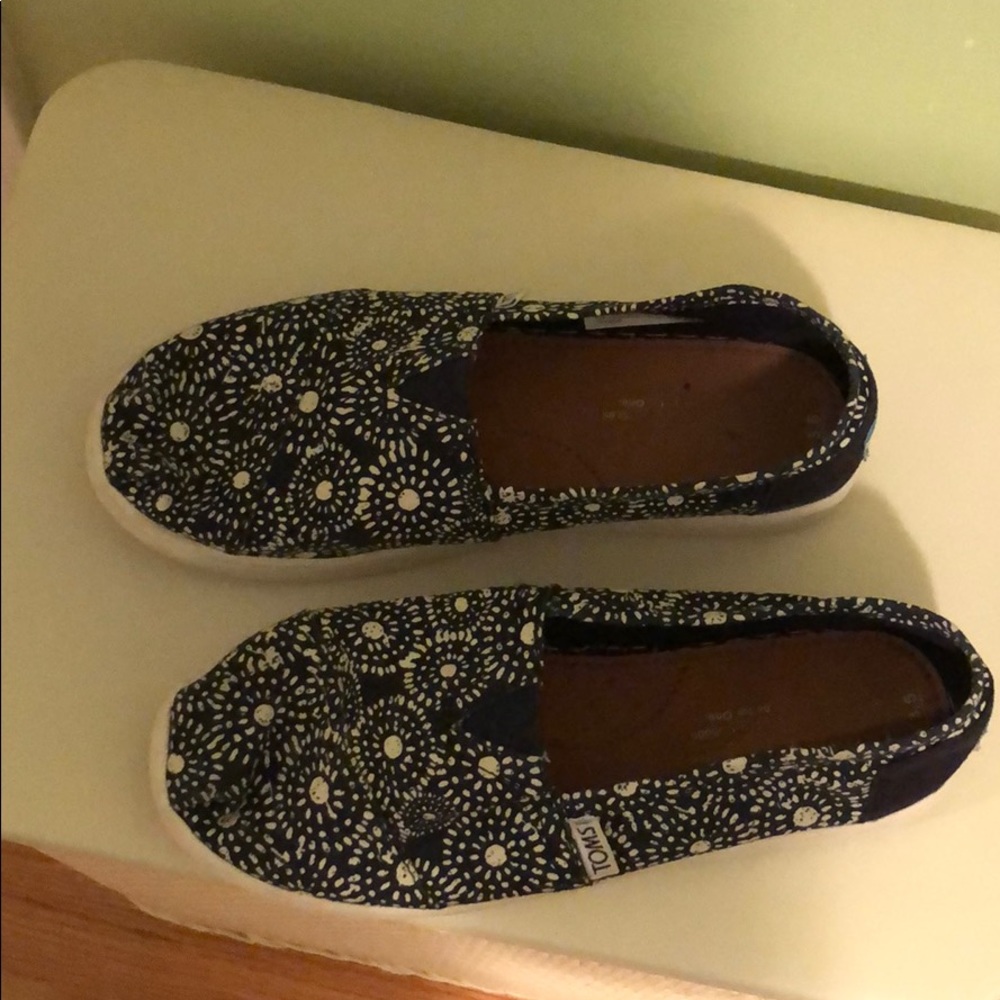 Toms navy blue kids shoes